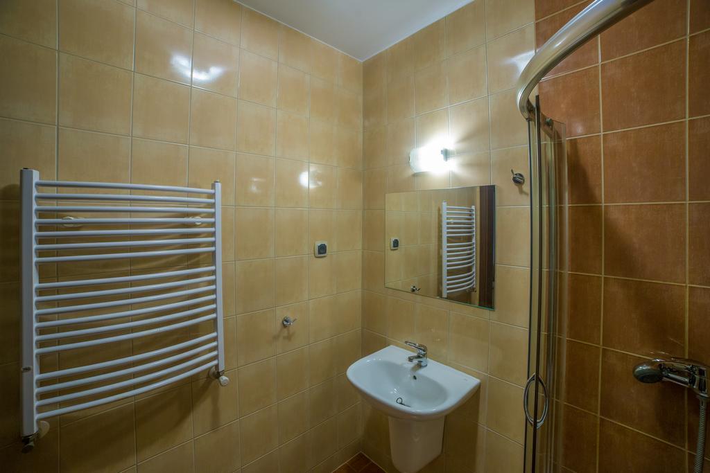 Hotel Grant Leszno  Buitenkant foto