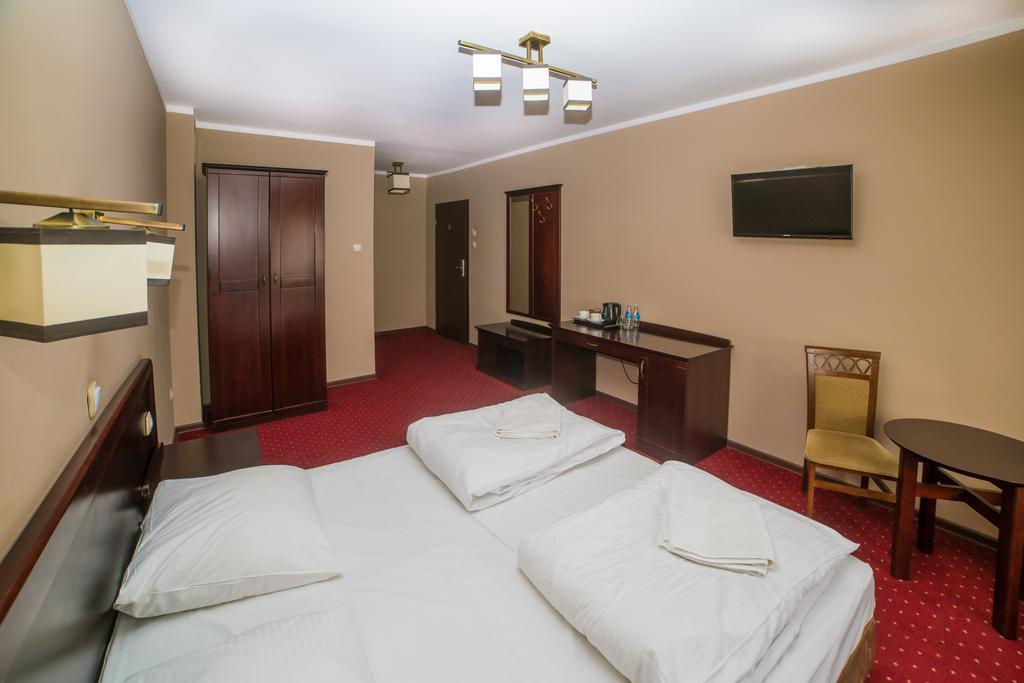 Hotel Grant Leszno  Buitenkant foto