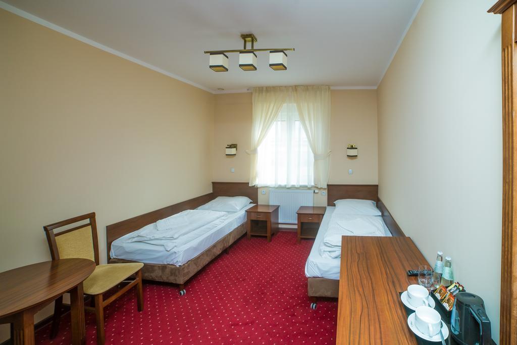 Hotel Grant Leszno  Buitenkant foto